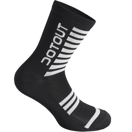 Stripe Sockファブリック：DOT HOT LIGHT使用推奨気温帯：17〜35℃ドットアウトは、2015年にイタリアで生まれたブランドです。ブランド名の由来は、終止符を意味する「DOT」と、屋外を表す「OUT」の組合せで、日々忙しく過ごす日常から離れ、サイクリングを楽しもう！という意味が込められています。イタリアでは日常がどんなに忙しくても時間を見つけサイクリングを楽しむ人が大勢います。そんな彼らのライフスタイルを体現しているのがDOTOUT（ドットアウト）です。ドットアウトのコンセプトは「BACK IN TWO HOURS（2時間で戻る）」。ちょっと走りに行ってくるね！と気軽にサイクリングを楽しみ、日常のストレスから解放される、そのひと時を楽しむというイタリアのサイクリストらしい意味が込められています。そういったストレスフリーで、豊かなサイクリングライフを過ごすために、素材は最高品質の物を使用しながらも、街並みに溶け込むカジュアルでシンプルなデザインを採用しています。ドットアウト ソックス サイズ表商品のカラー・サイズについて商品のカラーはディスプレイの種類等により、実物と異なって見える場合がございます。掲載商品の仕様、ロゴ等のデザインは改良のため、変更される場合がございます。また、メーカーが発表していない寸法や個人的なフィット感についてはお答えいたしかねます。あらかじめご了承ください。沖縄県への送料について 沖縄県への発送に送料無料は適用されません。購入金額に関わらず1,650円（税込）が通常送料に別途加算されます。