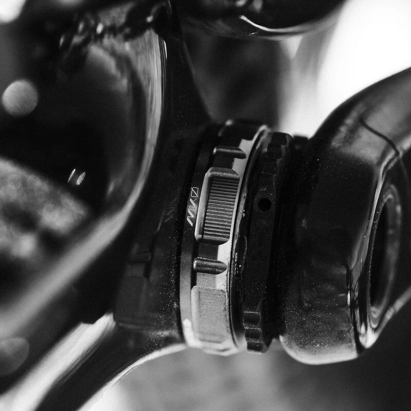 ウルフトゥース MK0 BSA Bottom Bracket - 30mm シャドウグレー