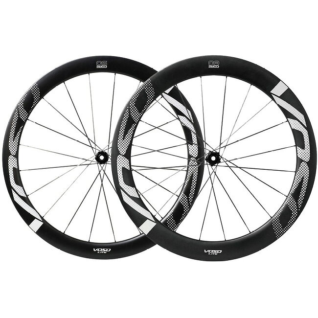 VOSO COREディスクブレーキ：センターロックコア50/60 リム外幅：前28mm・後30ミリ、リム内幅：前21mm・後24mmハブベアリング：スチール前輪スポークパターン：20H、1:1、ディスク側×2、反ディスク側×2後輪スポークパターン：20H、1:1、ドライブ側×2、ディスク側×2フレーム側スペック：100/142ミリ スルーアクスルフリーハブ：フリーボディ シマノ11〜12速対応（8〜10速は別途スペーサーが必要）別売でSRAM XDRフリーボディもございます。対応フレーム：142ミリ スルーアクスルディスクブレーキ商品内容：前輪1、後輪1、リムフラップ×2対応タイヤ：クリンチャー、チューブレスレディ、チューブレス（チューブレス用のリムテープ、バルブ、シーラントは別途ご用意ください。）リムハイト：フロント 50mm、リア 60mm重量フロント+リア（±3％）：1365gスポーク素材：カーボンブレーキ：ディスクブレーキ商品のカラー・サイズについて商品のカラーはディスプレイの種類等により、実物と異なって見える場合がございます。掲載商品の仕様、ロゴ等のデザインは改良のため、変更される場合がございます。また、メーカーが発表していない寸法や個人的なフィット感についてはお答えいたしかねます。あらかじめご了承ください。沖縄県への送料について 沖縄県への発送に送料無料は適用されません。購入金額に関わらず1,650円（税込）が通常送料に別途加算されます。