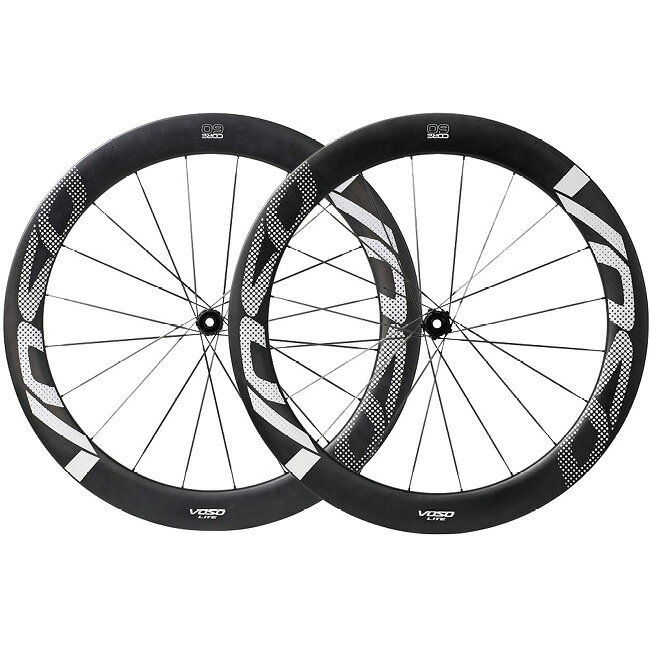 VOSO COREディスクブレーキ：センターロックコア60 リム外幅：30mm、リム内幅：24mmハブベアリング：スチール前輪スポークパターン：20H、1:1、ディスク側×2、反ディスク側×2後輪スポークパターン：20H、1:1、ドライブ側×2、ディスク側×2フレーム側スペック：100/142ミリ スルーアクスルフリーハブ：フリーボディ シマノ11〜12速対応（8〜10速は別途スペーサーが必要）別売でSRAM XDRフリーボディもございます。対応フレーム：142ミリ スルーアクスルディスクブレーキ商品内容：前輪1、後輪1、リムフラップ×2対応タイヤ：クリンチャー、チューブレスレディ、チューブレス（チューブレス用のリムテープ、バルブ、シーラントは別途ご用意ください。）リムハイト：フロント 60mm、リア 60mm重量フロント+リア（±3％）：1400gスポーク素材：カーボンブレーキ：ディスクブレーキ商品のカラー・サイズについて商品のカラーはディスプレイの種類等により、実物と異なって見える場合がございます。掲載商品の仕様、ロゴ等のデザインは改良のため、変更される場合がございます。また、メーカーが発表していない寸法や個人的なフィット感についてはお答えいたしかねます。あらかじめご了承ください。沖縄県への送料について 沖縄県への発送に送料無料は適用されません。購入金額に関わらず1,650円（税込）が通常送料に別途加算されます。