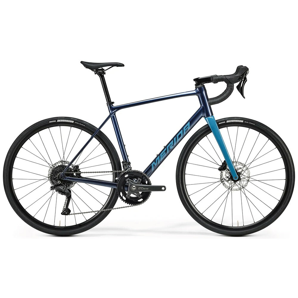 快適なジオメトリーのアルミフレームとShimano CUES採用モデルペダル、スタンドは付属しません。快適なフィッティングを実現するジオメトリーを採用したアルミフレームと、CF3カーボンフォークを組み合わせたエンデュランスロードバイク。リヤ9速のShimano CUESは急坂でも余裕のワイドギアレシオを採用し、ブレーキにもShimano CUESディスクブレーキを搭載。PROLITE 66 TRIPLE BUTTED ALUMINIUMMERIDAのアルミニウムラインナップの中で最高級の6066高張力アルミニウムを採用したフレーム。チューブに3段階の厚みを持たせたトリプルバテッドを採用し、STW（重量比剛性）に優れた素材へ進化させました。HYDRO FORMING SYSTEM(HFS)油圧成型によってチューブを成型するハイドロフォーミング製法を採用したフレーム。PRO-LITE 66トリプルバテッドアルミニウムと組み合わせる事で、さらなる軽量化を実現しました。X-TAPER HEADTUBE外部バテッドしたヘッドチューブ形状と下側1.5インチの大径ベアリングを持つテーパーヘッドセットを採用。ヘッド周りの剛性だけでなくフォークまで高剛性化する事が可能で、ハンドリングの正確さを向上させました。SMOOTH WELDINGスムースな溶接跡を実現する溶接技術。美しい外観と、溶接強度の両立を実現。機能だけでなく見た目の美しさにもこだわるMERIDAならではの作り込み技術です。INTERNAL CABLE ROUTINGケーブルや油圧ホースをフレームチューブに内蔵化するのは単に美しいルックスを求めるライダーから0.01秒を競うレーサーの為にあらゆる工夫を凝らし、次世代へと進化を遂げました。フレーム：SCULTURA ENDURANCE LITEフォーク：SCULTURA ENDURANCE CF3 DISCヘッドセット：Acros ICR MERIDA external neckギヤクランク：Shimano CUES 50-34TL:165mm(3S/XXS/XS) L:170mm(S/M) L:172.5mm(L)BBセット：Shimano SM-BB71-41B Pressfit 86.5F.ディレーラー：Shimano CUES FD-U6030R.ディレーラー：Shimano CUES RD-U3020 SGSF/Rシフター：Shimano CUES BL-U4030-L / ST-U4030-RF.ブレーキセット：Shimano CUES Hydraulic DiscR.ブレーキセット：Shimano CUES Hydraulic Discブレーキローター：Shimano RT10 160mmリム：MERIDA COMP SL 2 チューブレス対応スポーク：Black stainlessF.ハブ：Joytech D981-12 100x12 CenterlockR.ハブ：Joytech D872SB 12x142 CenterlockF/R タイヤ：Maxxis Detonator 700x32C foldギヤ：SunRace U98 11-36T 9Sチェーン：KMC xGlideハンドルバー：MERIDA EXPERT SL 2 aluminiumL:380mm(3S/XXS/XS/S) L400mm(M/L)ハンドルステム：MERIDA TEAM CC 3 aluminium 31.8mm -6° ASDL:80mm(3S) L:90mm(XXS/XS/S) L:100mm(M) L:110mm(L)サドル：MERIDA COMP SL 25％ recycled V-mountシートピラー：MERIDA COMP CC 27.2 DSP 0 SSB aluminiumシートクランプ：MERIDA EXPERTペダル：N.A.チューブ・バルブ：仏式バルブ付属品：ベル、ロック、リフレクター重量：10.1kg(M)防犯登録について通信販売にて防犯登録を行うことは禁止されている為、お受けすることができません。自転車の到着後、保証書、身分証明書等をお持ちの上、お近くの自転車防犯登録所（自転車販売店等）にてご自身で手続き(有料)をお願いいたします。商品のカラー・サイズについて商品のカラーはディスプレイの種類等により、実物と異なって見える場合がございます。掲載商品の仕様、ロゴ等のデザインは改良のため、変更される場合がございます。また、メーカーが発表していない寸法や個人的なフィット感についてはお答えいたしかねます。あらかじめご了承ください。※完成車の送料について※完成車の沖縄・離島地域への発送には、表示送料に追加で送料が必要です。(送料無料と表示がある場合でも別途必要です)※組立整備が必要な商品の為、ご注文から出荷までに7〜10営業日ほどお時間を頂戴しております。 ※ご指定日を入力いただいても、ご要望にお応えできない場合がございます。※完成車の発送について ※完成車の沖縄・離島地域への発送には、表示送料に追加で送料が必要です。 ワールドサイクルで完成車を購入する場合、下記動画を参考に組み立てを行ってください。前後輪とシートポストの取り付け作業が必要となります。取り付けに自信のない場合は、リアル店舗でのご購入をおすすめいたします。