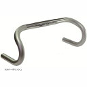 SPECIALE (classic road handlebar) クラシカルな雰囲気で未だ根強い人気のシャロードロップバー 6061-T6のアルミ製です。 ハンドル幅（外-外） 420、440mm WEIGHT（カタログ値） 320g(420mm) 材質 6061-T6 アルミ クランプ径 26.0mm 形状 シャロー リーチ 80mm ドロップ 134mm ※商品のカラーはディスプレイの種類等により、実物と異なって見える場合がございます。掲載商品の仕様、ロゴ等のデザインは改良のため、変更される場合がある事をご了承ください。沖縄県への送料について 沖縄県への発送に送料無料は適用されません。購入金額に関わらず1,650円（税込）が通常送料に別途加算されます。 　