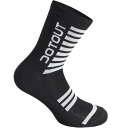 Stripe Sockファブリック：DOT HOT LIGHT使用推奨気温帯：17〜35℃ドットアウトは、2015年にイタリアで生まれたブランドです。ブランド名の由来は、終止符を意味する「DOT」と、屋外を表す「OUT」の組合せで、日々忙しく過ごす日常から離れ、サイクリングを楽しもう！という意味が込められています。イタリアでは日常がどんなに忙しくても時間を見つけサイクリングを楽しむ人が大勢います。そんな彼らのライフスタイルを体現しているのがDOTOUT（ドットアウト）です。ドットアウトのコンセプトは「BACK IN TWO HOURS（2時間で戻る）」。ちょっと走りに行ってくるね！と気軽にサイクリングを楽しみ、日常のストレスから解放される、そのひと時を楽しむというイタリアのサイクリストらしい意味が込められています。そういったストレスフリーで、豊かなサイクリングライフを過ごすために、素材は最高品質の物を使用しながらも、街並みに溶け込むカジュアルでシンプルなデザインを採用しています。ドットアウト ソックス サイズ表商品のカラー・サイズについて商品のカラーはディスプレイの種類等により、実物と異なって見える場合がございます。掲載商品の仕様、ロゴ等のデザインは改良のため、変更される場合がございます。また、メーカーが発表していない寸法や個人的なフィット感についてはお答えいたしかねます。あらかじめご了承ください。サイズ交換返品のできない商品です 充分にご注意の上、ご注文くださいませ。沖縄県への送料について 沖縄県への発送に送料無料は適用されません。購入金額に関わらず1,650円（税込）が通常送料に別途加算されます。