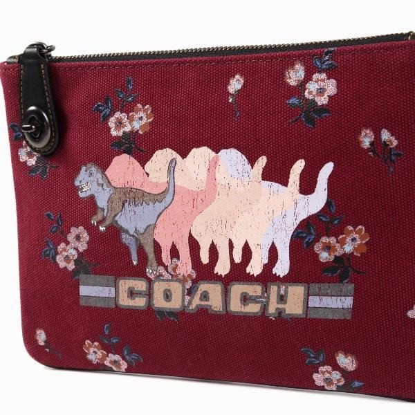 【新品】コーチ COACH レキシ— クラッチ バッグ 恐竜 ダークレッド キャンバス s1229