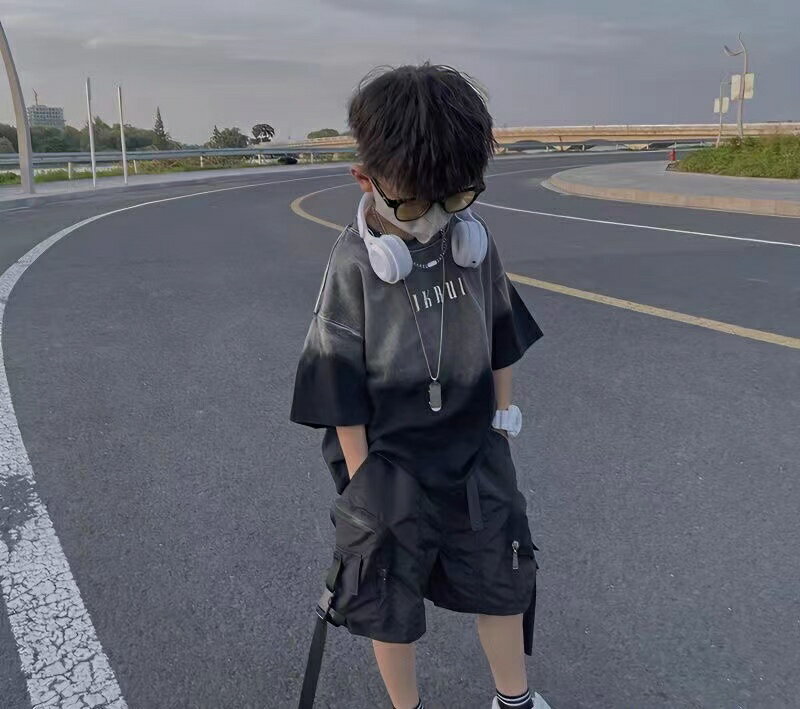 乐天商城 - キッズ 子供服 セットアップ 上下セット Tシャツ+パンツ 2点セット 夏 子供服 男の子 tシャツ 半袖 薄手 ジュニア ハーフパンツ おしゃれ 可愛い トップス ボトムス 半ズボン スポーツ 入学 入園 誕生日 プレゼント 幼稚園 小学生 お出かけ KSFC058(110-170)
