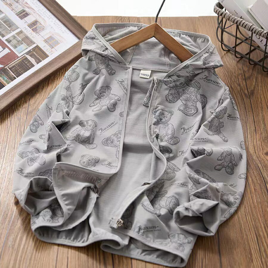 商品説明素材綿、他カラー A グレー B ブルー C ダークブルー D ホワイト &nbsp;サイズ サイズ(cm): 110着丈約43、バスト約73、おすすめ身長100-110cm 120着丈約46、バスト約76、おすすめ身長110-120cm 130着丈約49、バスト約80、おすすめ身長120-130cm 140着丈約52、バスト約84、おすすめ身長130-140cm 150着丈約55、バスト約88、おすすめ身長140-150cm 160着丈約58、バスト約92、おすすめ身長150-160cm 170着丈約61、バスト約96、おすすめ身長160-170cm ※計測に付きましては手測りとなりますので 若干の誤差はご了承ください注意1.こちらは海外輸入品です2.モニターの都合上、掲載写真と実際の色が異なる場合がございます。 3.生地の特性上、やや匂いが強く感じられるものもございます。 4.機械による生産の為、生地の継ぎ目の若干のズレやほつれなど、形やサイズに多少の誤差が生じる場合がございます。また、混紡繊維によって生地の織りに他繊維が混紡している場合もございますが品質上の問題はございません。 5.サイズ詳細等の測り方はスタッフ間で統一、徹底はしておりますが、実寸は商品によって若干の誤差(3cm〜5cm )がある場合がございますので、予めご了承ください。 6.同じ商品でも“生産時期”や“カラー“により形やサイズに多少の“誤差“が生じる場合もございます。詳しくは商品画像や実寸サイズにてご確認くださいませ。 7.簡易梱包封筒に入れただけの梱包で、輸送により商品到着後、包装や商品説明がしわつく場合があります。 8.こちらは海外輸入品になりますので、多少の細かな汚れやシワ糸のほつれなどがらある場合がございます。その他 大量受注（数十着〜数百着単位）もお受け致しますので、詳しい在庫状況と納期状況など1度ご連絡下さい。