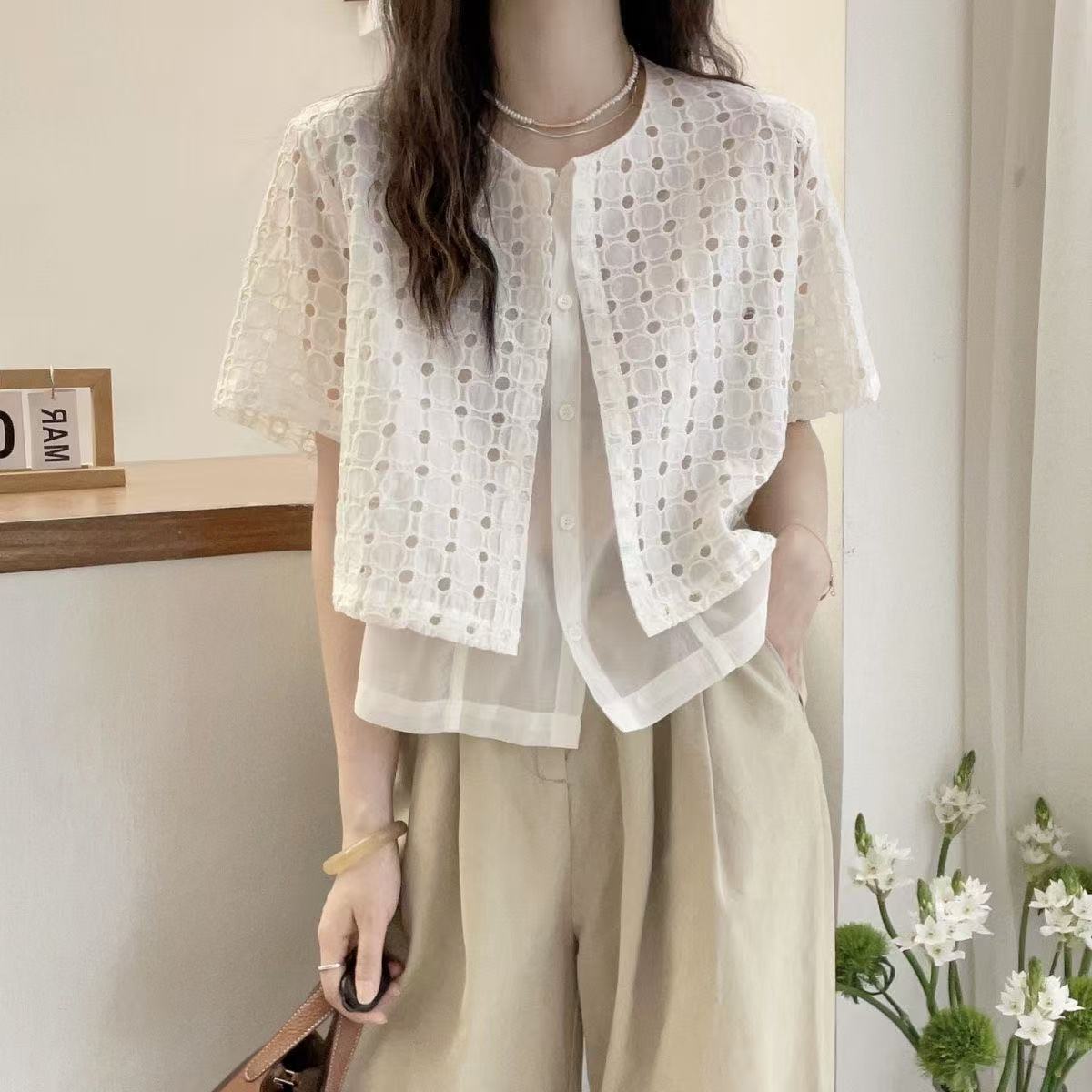 乐天商城 - シャツ夏 レディースシャツ レイヤード風 半袖 夏シャツ レディース 半袖シャツ夏 重ね着風 ゆるシャツ レディースブラウス サマーシャツ シアーシャツ きれいめシャツ おしゃれ 大人 かわいい 大人ブラウス夏 可愛い 通気性 ゆったり 体型カバー デート 杏色 SLUD065(S-2XL)
