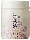 トリゼンフーズ 博多華味鳥 柚胡椒 30g 送料無料 即日発送 摘みたての生の唐辛子、天然塩を丹念に擦り合わせました 商品説明 九州産の柚、唐辛子、塩で作りました。柚胡椒は九州名産の薬味であり幅広い料理に香り高き名脇役として親しまれております。ピリッとした辛さと柚のさわやかな香りを食卓の新しいパートナーとしてお勧めします。主原料である柚子は無農薬栽培で、種まきから大きくなった天然木の柚子の実を使っています。接ぎ木で成長した木の実は皮が薄く、胡椒作りには適さないのです。この天然柚の分厚い皮を使用し、柚胡椒は作られます。一緒に摺り合わせる唐辛子は低農薬栽培で、保存用に入れる塩は自然塩シママースを使用しております。鍋料理やお味噌汁、水たき・刺身・味噌汁・漬物・麺類等の他、お肉お魚料理でも風味を引き立てておいしくお召し上がりいただけます。また、ドレッシングやステーキソース、餃子、焼肉のタレのアクセントとしても一層風味を引き立てます。■原材料 ゆず、とうがらし、食塩■内容量 30g ■保存方法 直射日光を避け、常温で保存してください。■製造者 トリゼンフーズ株式会社 1