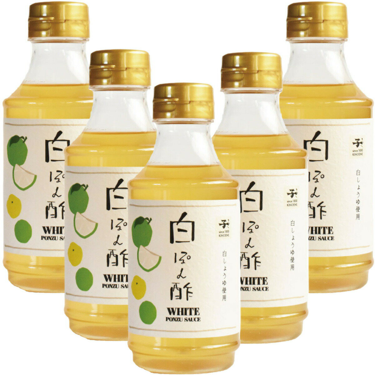 商品情報内容量300ml×5本セット原材料みりん(国内製造)、果糖ぶどう糖液糖、砂糖、醸造酢、還元水あめ、しょうゆ(大豆・小麦を含む)、食塩、かぼす果汁、ゆず果汁、すだち果汁、かつおエキス、昆布エキス／調味料(アミノ酸)栄養成分表示(100g当たり)熱量 139kcalたんぱく質0.4g脂質 0.2g炭水化物 33.7g食塩相当量 6.5g賞味期限製造より1年原産国日本 MADE IN JAPANメーカーキノエネ?油キノエネ醤油 白ぽん酢 300ml×5本セット キノエネ白しょうゆ 家事ヤロウ 送料無料 調味料選手権2021総合3位受賞の大人気ポン酢 テレビ朝日「家事ヤロウ」で白ぽん酢が紹介されました キノエネ白しょうゆを使用した琥珀色のフルーティーなぽん酢。白しょうゆに3種の柑橘果汁を合わせた甘みが際立つフルーティーなぽん酢です。きれいな琥珀色で食材本来の色を活かします。毎年開催されている「調味料選手権」の2021では、全国142種類の調味料の中から第3位（ポン酢の中では第1位）に選ばれた大人気商品です。かぼす・ゆず・すだちの柑橘果汁と少量の大豆と色がつきずらい小麦が主原料に使った上品な味わいの白しょうゆを合わせて作られています。フルーティーでさっぱりとした味わいでパスタやサラダ、餃子などにもよく合います。● 使用方法鍋もの、サラダ、フライ、カルパッチョ、ピクルスなど様々なお料理にお使いいただけます。 1