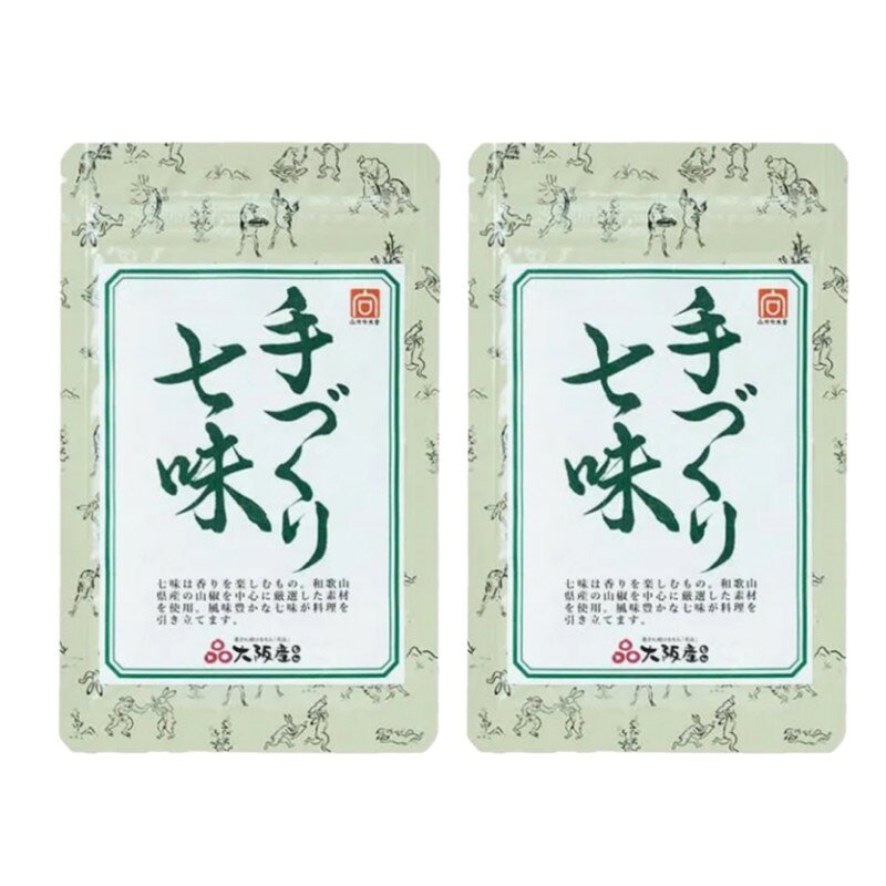 向井珍味堂 手づくり七味 15g × 2袋 七味唐辛子 国産原材料 厳選 スパイス 香辛料 調味料 風味 職人 こだわり 薬味 うどん そば 日本産 送料無料 創業以来のこだわり。職人が仕上げる、香りが引き立つ極上の手づくり七味 大阪の老舗「向井珍味堂」が、選び抜かれた良質な原材料のみを贅沢に使用し、職人の技で絶妙なバランスにブレンドした「手づくり七味」です。和歌山県産の山椒を中心に厳選した素材を使用しています。一般の七味とは一線を画す、圧倒的な「香りの良さ」が特徴。袋を開けた瞬間に広がる豊かな風味と、ピリッとした心地よい辛みが、いつものお料理をワンランク上の味わいへと引き立てます。【こんなお料理に合わせると絶品です】・うどん、そば、お大師の効いた麺類に・湯豆腐、水炊き、寄せ鍋などの鍋料理に・豚汁、お味噌汁、牛丼、焼き鳥の薬味として・炒め物や煮物の仕上げのアクセントに風味が命の七味だからこそ、少量ずつ丁寧に作られた新鮮な味わいをお届けします。和食の美味しさをさらに深める職人の味を、ぜひ毎日の食卓でご堪能ください。商品詳細（スペック情報）商品名： 手づくり七味内容量： 15g × 2袋製造元： 向井珍味堂賞味期限：商品に記載保存方法：直射日光、高温多湿を避けて保存してください。 5