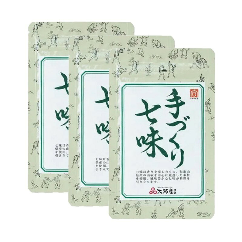 向井珍味堂 手づくり七味 15g × 3袋 七味唐辛子 国産原材料 厳選 スパイス 香辛料 調味料 風味 職人 こだわり 薬味 うどん そば 日本産 送料無料 創業以来のこだわり。職人が仕上げる、香りが引き立つ極上の手づくり七味 大阪の老舗「向井珍味堂」が、選び抜かれた良質な原材料のみを贅沢に使用し、職人の技で絶妙なバランスにブレンドした「手づくり七味」です。和歌山県産の山椒を中心に厳選した素材を使用しています。一般の七味とは一線を画す、圧倒的な「香りの良さ」が特徴。袋を開けた瞬間に広がる豊かな風味と、ピリッとした心地よい辛みが、いつものお料理をワンランク上の味わいへと引き立てます。【こんなお料理に合わせると絶品です】・うどん、そば、お大師の効いた麺類に・湯豆腐、水炊き、寄せ鍋などの鍋料理に・豚汁、お味噌汁、牛丼、焼き鳥の薬味として・炒め物や煮物の仕上げのアクセントに風味が命の七味だからこそ、少量ずつ丁寧に作られた新鮮な味わいをお届けします。和食の美味しさをさらに深める職人の味を、ぜひ毎日の食卓でご堪能ください。商品詳細（スペック情報）商品名： 手づくり七味内容量： 15g × 3袋製造元： 向井珍味堂賞味期限：商品に記載保存方法：直射日光、高温多湿を避けて保存してください。 5