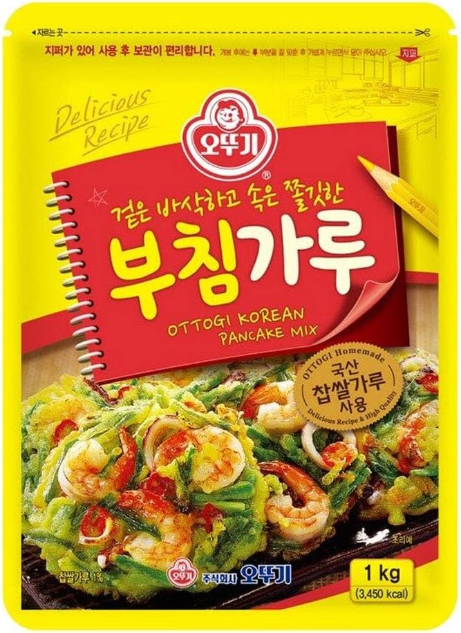 商品情報【内容量】1000g【原材料】小麦粉(オーストラリア・アメリカ産)、砂糖、精製塩、でん粉加工品(タイ産)、もち米粉、ジャガイモでん粉、グアーガム、調味玉ねぎ粉、ベーキングパウダー、にんにく抽出粉、胡椒粉、ビタミンB2【栄養成分表示】100g当たり：エネルギー355kcal　、たんぱく質1.0g、脂質0.18g、炭水化物15.4g、食塩相当量0.31g【保存方法】直射日光及び高温の場所を避け、涼しい場所に保管してください。オットギ チヂミ粉 1kg OTOKI Ottogi 韓国 送料無料 水と具材を混ぜて焼くだけ。韓国風お好み焼き! 色んな材料と合わせて美味しい手作りのチヂミが簡単に作れるチヂミの粉です!美味しい手作りのチヂミが簡単に作れる。外はパリッ！中はモチッ！本場韓国のチヂミが作れちゃう！【作り方】 チヂミの作り方（500g 5-6人前）1.チヂミの粉500gに水800ccをいれ、よく混ぜる。2.ニラ、ネギ、キムチ、ズッキーニ、唐辛子、海老、イカなど好きな材料を切って入れた後、よく混ぜる。3.フライパンに火をかけ、油を引いて、2-3分間焼く。 5
