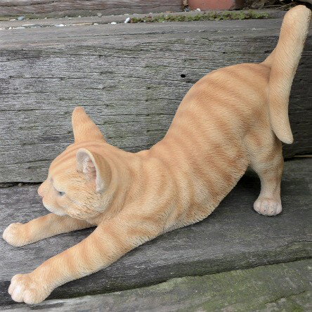 楽天市場 猫の置物 伸び猫 茶トラ ｎ１３４４３ キャット ガーデンオブジェ ｃａｔ 動物 オーナメント ネコ 雑貨 ガーデン オブジェ ガーデニング インテリア マスコット アニマル リアル ディスプレィ ねこ グッズ わくわくガーデン