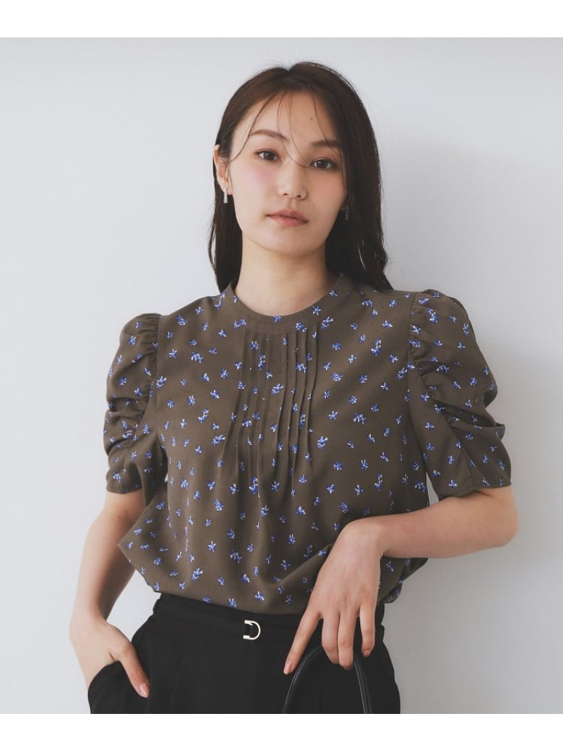 柄プリントピンタックブラウス【洗濯機洗い可/イージーアイロン/防シワ】 index インデックス トップス シャツ・ブラウス グレー ブラック ホワイト ブラウン【送料無料】[Rakuten Fashion]のサムネイル