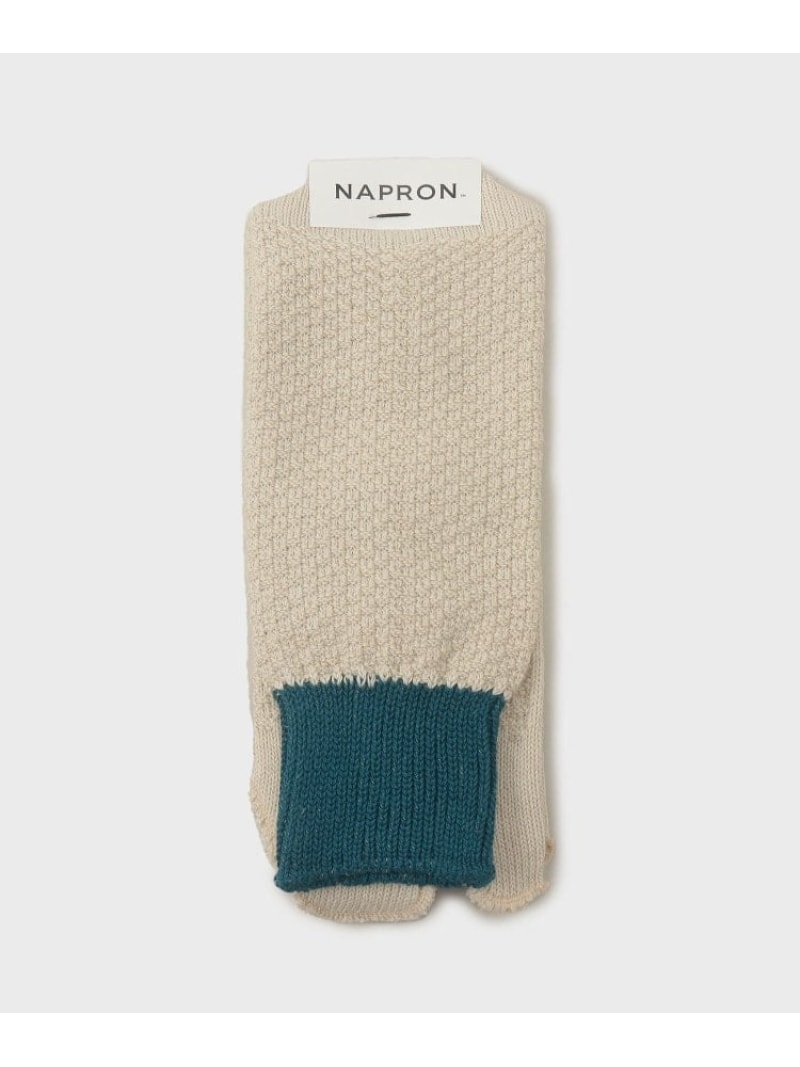 【予約商品について】 ※「先行予約販売中」「予約販売中」をご注文の際は予約商品についてをご確認ください。■重要なお知らせ※ 当店では、ギフト配送サービス及びラッピングサービスを行っておりません。ラッピング・ギフト配送について同時に複数の商品を注文された場合メーカー希望小売価格について置き配についてご利用ガイドTAKEO KIKUCHI（タケオキクチ）【NAPRON】 2TONE TABI SOXエプロンを中心としたワークウェアを展開するNAPRONのオリジナルソックスツートーン配色がすてきなデザインはGIFTにもおすすめです！【デザインポイント】履き口の配色がポイントのツートンカラー足袋型ソックスです。デザインと履き心地にこだわり、鹿の子編みで製作しているこだわりの足袋型ソックスです。親指とそれ以外の指で二股に分かれている足袋型デザインは、足のつま先に力が入りやすく、地面を力強く掴めるため一度履くとやみつきになる履き心地です。NAPRONオリジナルロゴが足裏にデザインされています。こだわりのソックスはちょっとしたギフトにもおすすめです！こちらはWEBと一部店舗限定展開のバイイング商品になります。※照明の関係により、実際よりも色味が違って見える場合があります。また、パソコン・スマートフォンなどの環境により、若干製品と画像のカラーが異なる場合もございます。型番：999909G8701439-004-00 NX1236【採寸】●製品寸法:00(FREE):対応サイズフリー 高さ22cm備考:商品のサイズについて【商品詳細】日本製素材：コットン93％ ポリエステル6％ ポリウレタン1％サイズ：00(FREE)※画面上と実物では多少色具合が異なって見える場合もございます。ご了承ください。商品のカラーについて