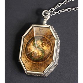 ハリーポッター　1/1スケールレプリカ　ホークラックス　スリザリンのロケットのサムネイル