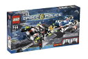 【商品名】LEGO 5973 Hyperspeed Pursuit (レゴ スペース・ポリス ハイパースピード追跡)【カテゴリー】ホビー:ブロック【商品説明】Space Police alert. The Skull Twins are getting away with a safe full of gold in their hyperspeed Skull Interceptor. Hit the turbo-rockets and give chase in the super-fast Space Police VX-Falcon, but watch out for the Skull Interceptor’s twin blasters…and twin alien drivers.