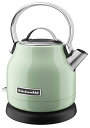 【商品名】KitchenAid KEK1222PT 1.25-Liter Electric Kettle - Pistachio 【カテゴリー】ホーム：家電【商品詳細】 The Kitchen Aid Electric Kettle is simple to use and offers a stylish compact footprint for your countertop.