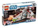 【商品名】LEGO Star Wars Republic Gunship (7676) by LEGO 【カテゴリー】おもちゃ：レゴ【商品詳細】 Builders can take the battle to the Separatists with this heavily equipped troop transporter, Features include opening troop bay doors, removable command station and healing chamber, position able cannons, spy droids and flick missiles, Deploy the speeder bike from the back; multiple decals to create different gunships for your army are included, Includes seven minifigures: Obi-Wan Kenobi, four Clone troopers, Contains 1,034 pieces, Also includes two new minifigures, Plo Koon and Asajj Ventress, a Sith Loard equipped with a new double lightsaber