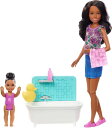 Barbie バービー Skipper Babysitters Inc.バスタブ、ベビーシッタースキッパー人形、腕とスプラッシュを動かすボタン付きの小さな幼児人...
