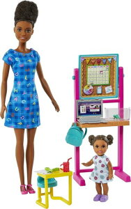 Barbie バービーティーチャードール(ブルネット)、幼児人形(ブロンド)、フリップボード、ラップトップ、バックパック、幼児机、ペットタートル、3歳以上の