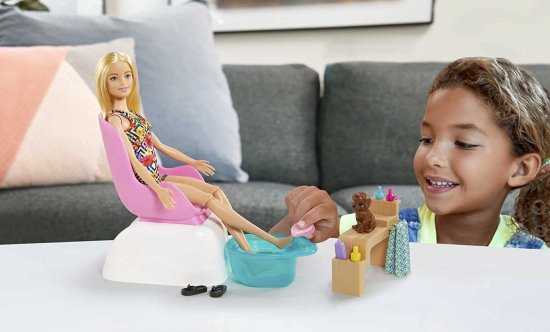 ワールドセレクトショップのBarbie バービー Mani-Pedi Spa Playset with Blonde バービー Doll、Puppy、Foot Spa＆Accessories、2つの華麗なパックは、泡立ちフットバス、人形の爪の色変｜アングル2