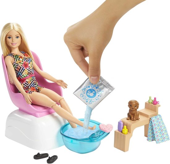 ワールドセレクトショップのBarbie バービー Mani-Pedi Spa Playset with Blonde バービー Doll、Puppy、Foot Spa＆Accessories、2つの華麗なパックは、泡立ちフットバス、人形の爪の色変｜アングル3