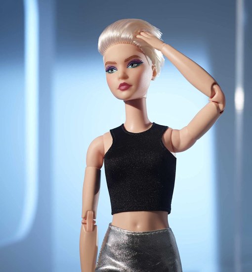 Barbie バービーシグネチャールックドール（背が高い、ブロンドピクシーカット）完全にポーズ可能なファッションドールブラッククロップトップとメタリックス 2
