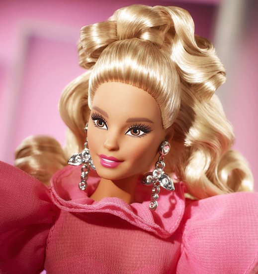 ワールドセレクトショップのBarbie バービーシグネチャーピンクコレクション人形3、シルクストーンボディとバービードール（ブロンド）、フリルのシフォンガウンを着て、コレクター向けギ｜アングル3