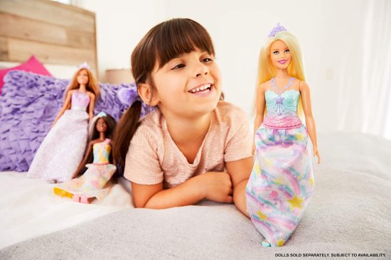 ワールドセレクトショップのBarbie バービードリームトピアプリンセスドール、3-7歳のレインボーの衣装とティアラを着た青いヘアストリークを備えた約12インチブロンド｜アングル2