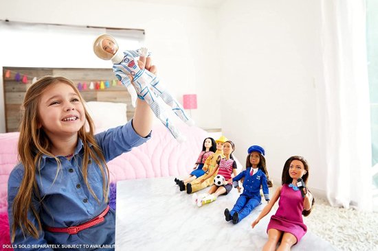 Barbie 3-7歳の宇宙スーツとヘルメット、ブロンドのヘルメットを身に着けているバービー宇宙飛行士人形 2