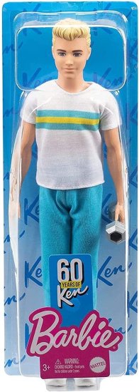 【商品名】Barbie バービー Ken 60周年記念人形2 Tシャツ、アスリーチパンツ、スニーカー＆ハンドウェイトキッズ3-8歳の先祖返りのトレーニングルックBarbie Ken 60th Anniversary Doll 2 in Throwback Workout Look with T-Shirt, Athleisure Pants, Sneakers & Hand Weight Kids 3 to 8 Years Old , White【商品説明】・Ken doll is celebrating his 60th anniversary in style -of the past! ・This workout retro looks represent one his most iconic outfits -1984 Great Shape Ken doll -updated with a modern twist. ・Ken doll wears a white t-shirt with colorful stripes, blue joggers and white sneakers. ・He has a hand weight the doll can really hold to encourage role-play and storytelling fun. ・Makes a great gift for kids 3 years and older who will love exploring the world of Barbie with her bestie Ken (each sold separately, subject to availability).