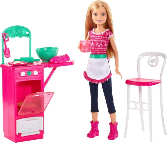 【商品名】Barbie マテルバービーシスターズのベーキングの楽しみMattel Barbie Sisters' Baking Fun【商品説明】・Includes: Barbie, Pie, Cookie, bowl, rolling pin, barbie, countertop/stove and chair