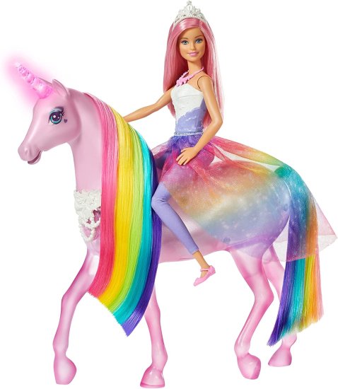 【商品名】Barbie バービードリームトピアマジカルライト虹色のたてがみ、ライトとサウンド、ピンクの髪とフードアクセサリーのバービープリンセスドール、3-7歳の贈り物、マルチ、unicaBarbie Dreamtopia Magical Lights Unicorn with Rainbow Mane, Lights and Sounds, Barbie Princess Doll with Pink Hair and Food Accessory, Gift for 3 to 7 Year Olds, Multi, ?nica【商品説明】・The Barbie Dreamtopia Magical Lights Unicorn and Princess Barbie doll spark imaginative play with whimsical light-up and sound effects, both activated by touch! ・There are multiple ways to play -pet the unicorn's body, tap its horn or let it munch on the included ice cream cone accessory to hear music or sweet sounds and see starry, multi-colored lights! ・Barbie princess doll wears pants under a sheer, rainbow overlay skirt and bends at the knees so she can easily sit on unicorn's back while they soar through playtime. ・When it's bedtime, press and hold the unicorn's horn to hear snoozing sound effects and a lullaby, and see a special sleepy-time light show. ・With multiple light and sound patterns and so many ways to play, Barbie unicorn and princess doll make a great gift for kids, especially those who love unicorns, horses and animals of all kinds, fantasy or real!