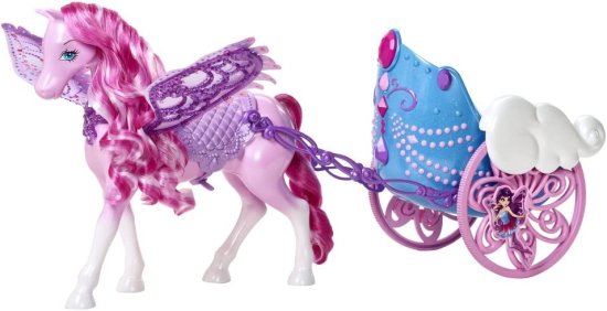 【商品名】Barbie バービー・マリポサと妖精の王女ペガサスとフライング戦車セットBarbie Mariposa and The Fairy Princess Pegasus and Flying Chariot Set【商品説明】・Based on Barbie's newest animated movie, Barbie Mariposa & the Fairy Princess ・Girls will love reenacting their favorite scenes from the movie ・Barbie stars as Mariposa, a fairy who travels to Shimmer vale and makes a new fairy friend along the way ・This set celebrates the special relationship between the winged horse Pegasus and its fairy friends ・A great gift that any girl is sure to love