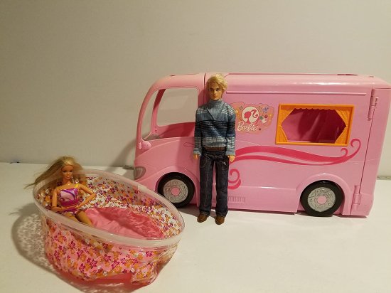 Barbie バービーグラマーキャンパープレイセット30+ピースw 'sounds'、4人形、ポップアップテントなど！ （2009）