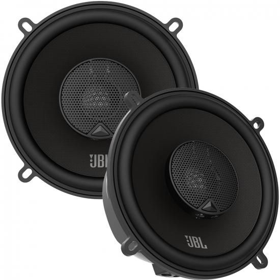 【商品名】JBL 5 1/4インチ ステップアップ マルチエレメント カーオーディオスピーカーシステム グリルなしJBL 5 1/4" Step-up Multielement Car Audio Speaker System NO Grill【カテゴリー】 スピーカー : Coaxial Speakers【メーカー】 JBL【商品説明】エッジドリブン・ドームツイーター：JBLは、車内でより良いサウンドを求める方のために、この52FスピーカーをHi-Fiソリューションとして開発しました。エッジドリブン設計のアルミニウムドームツイーターは、よりスムーズで開放的なレスポンスと、大音量時の歪みを最小限に抑えます。UniPivotアングルツイーター設計により、各ツイーターを最大270°回転させて耳に向けることができるため、ドアの奥深くに設置した場合でも、優れたステレオイメージングをお楽しみいただけます。Plus One+ウーファーテクノロジー：JBLのグラスファイバー製ウーファーは、出力を上げても形状を維持し、力強く明瞭な低音を実現します。グラスファイバーは従来の素材よりも軽量なので、ウーファーを駆動するのに大きな電力は必要ありません。JBLのPlus One+ウーファーテクノロジーは、コーンをバスケットの縁まで延長することで広い表面積を確保し、より大きなコーンは優れた高周波特性と相まって、より豊かな低音を生み出します。あらゆるシステムに最適なパワーハンドリング：これらの3Ωスピーカーは超高感度を誇り、純正ラジオやアフターマーケットのステレオで駆動できますが、外部アンプから十分なパワーを供給することで最高の結果が得られます。いずれの場合も、これらのスピーカーは低インピーダンスであるため、利用可能な電力を無駄なく活用し、卓越したパフォーマンスを発揮します。（参考）Edge-driven dome tweeters: JBL created these 52F speakers as a hi-fi solution for those who want better sound in their vehicle. You'll find an edge-driven design in their aluminum dome tweeters for a smoother, more open response and minimal distortion at high volume levels. The UniPivot angled tweeter design means you can rotate each tweeter up to 270° to aim them toward your ears, so you'll enjoy excellent stereo imaging even if the speakers are mounted way down low in your doors.Plus One+ woofer technology: JBL's glass fiber woofer will hold its shape when the power's cranked up, so you still get punchy and defined bass. Glass fiber weighs less than traditional materials, so you don't need a ton of power to drive this woofer either. JBL's Plus One+ woofer technology extends the cone right up to the edge of the basket, giving you lots of surface area ? and a bigger cone means more bass to complement the superior high-frequency response.Power handling perfect for any system: These 3-ohm speakers boast ultra-high sensitivity so that you can power them with a factory radio or aftermarket stereo, but you'll get your best results feeding them plenty of power from an outboard amp. Either way, these speakers' low impedance safely takes advantage of every watt of power available for exceptional performance.