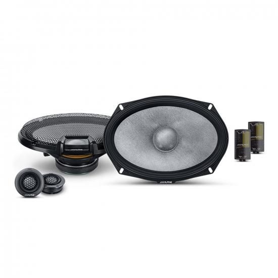 【商品名】Alpine R2-S69C 6x9 Rシリーズ ハイレゾ対応 2ウェイコンポーネントスピーカーセット（ペア）Alpine R2-S69C 6x9 R-Series High-Resolution 2-Way Component Speaker Set, Pair【カテゴリー】 スピーカー : Coaxial Speakers【メーカー】 Alpine【商品説明】R2-S69Cは、2022年モデルのRシリーズスピーカーラインナップにおける6×9インチ2ウェイモデルです。16×24cmのドアウーファーと、最大40kHzの周波数特性を持つ4.3cmツイーターを搭載しています。ドアウーファーには、全く新しいグラスファイバー強化コーンを採用しています。この素材は非常に硬く、非常に軽量であるため、超高速レスポンスと高精度な音楽再生を実現します。標準モデル (R2-S69C、R2-S65、R2-S69C、R2-S69) は複合バスケット (PRO モデルのアルミダイキャスト バスケットと比較して) を備えており、より手頃な価格になっています。（参考）The R2-S69C is the 6x9” 2-Way model of the new 2022 R-Series speaker line-up. It features a 16 x 24cm door woofer and a 4,3cm tweeter with up to 40kHz frequency response.The door woofer features an all-new glass-fiber reinforced cone. This material is very stiff and extremely light-weight, resulting in a super-fast response and highly accurate music reproduction.The standard models (R2-S69C, R2-S65, R2-S69C and R2-S69) feature composite baskets (in comparison to the Aluminum die-cast baskets of the PRO models) ? which makes them more affordable.