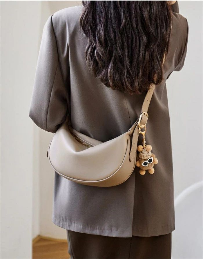 きれいめ 斜めがけバッグ 革 ミニショルダーバッグ 軽量 レザー ミニショルダーバッグ レディース おしゃれ 肩掛けバッグ カジュアル 大人 小さめ ボディバッグ 本革 かわいい 本革バッグ 太ショルダー かばん