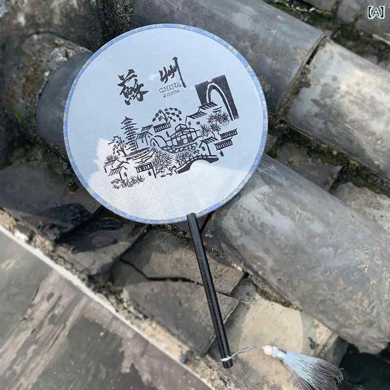 ・カテゴリ: 団扇・主な素材: 布・形状: 円形・技法: 刺繍・骨材: 金属・スタイル: 中国風・カラー: 藍蘇州・カテゴリ: 団扇・主な素材: 布・形状: 円形・技法: 刺繍・骨材: 金属・スタイル: 中国風・カラー: 藍蘇州