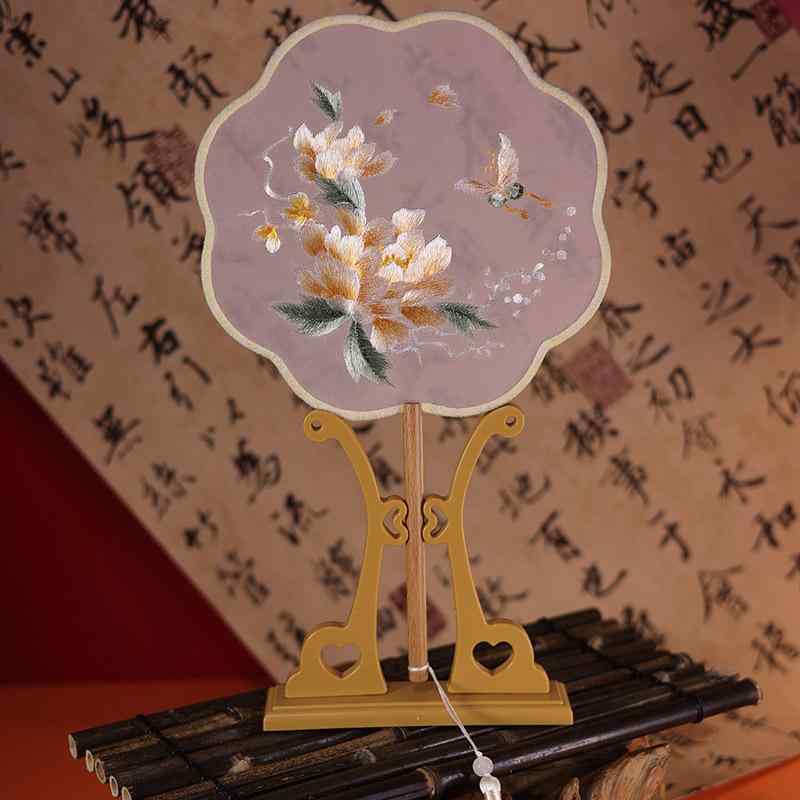 団扇 メンズ レディース 刺繍 中国風 うちわ 丸型 素材 木製骨 双面 古風 蘇州風 オールシーズン 普段使い 金 銀 ピンク 牡丹柄 蝶柄 かわいい
