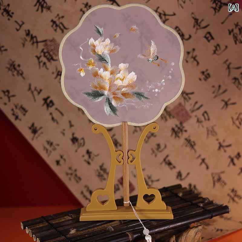 WORLD TEACHの団扇 メンズ レディース 刺繍 中国風 うちわ 丸型 素材 木製骨 双面 古風 蘇州風 オールシーズン 普段使い 金 銀 ピンク 牡丹柄 蝶柄 かわいい｜アングル2
