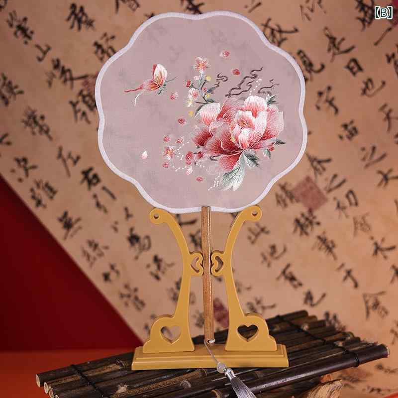 WORLD TEACHの団扇 メンズ レディース 刺繍 中国風 うちわ 丸型 素材 木製骨 双面 古風 蘇州風 オールシーズン 普段使い 金 銀 ピンク 牡丹柄 蝶柄 かわいい｜アングル3