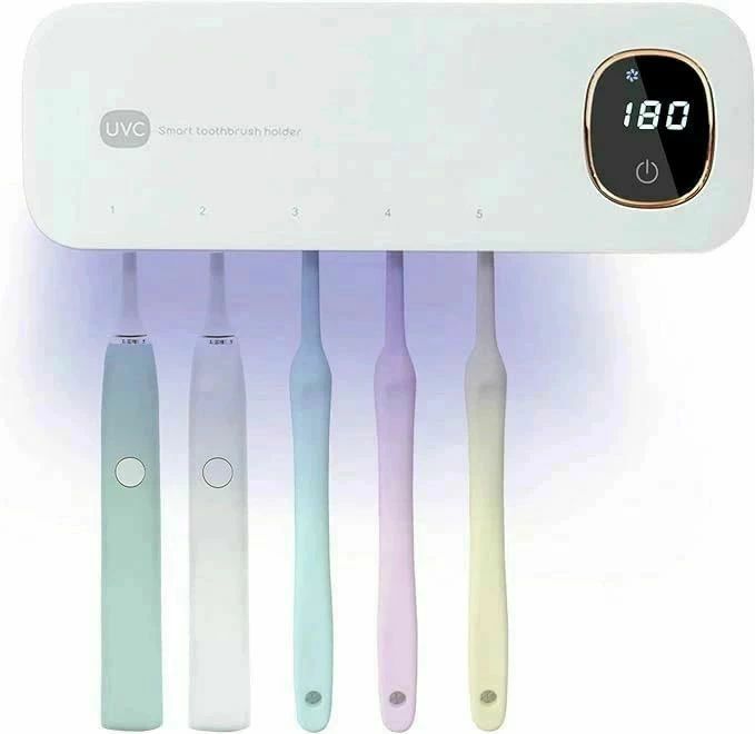 【UV-C LEDライト】歯ブラシ除菌器はUV-C LEDライトを搭載。しっかりと効果を発揮させるために、水気を切ってから歯ブラシを除菌器に収納してください。【選べるモード設定】歯ブラシ除菌器は180秒の通常モード、370秒の強力モード、4時間ごとに60秒の滅菌とブローを行う自動循環モードと3段階調整。操作もワンタッチでとっても簡単です。※詳しくは画像をご覧ください。【2種類のホルダー】家族みんなで使える歯ブラシ5本収納ホルダーと、歯ブラシ4本＋T時カミソリが収納できるホルダーの2種類のホルダーが付いてきます。【穴あけ不要の壁掛け式】付属の粘着テープで簡単に壁に装着できます。コンパクトでスペースを取らないので散乱しがちの洗面所もスッキリ。粘着テープは予備も合わせて計2枚付属しています。【2種のカラバリ】シンプルでおしゃれな歯ブラシ除菌器はホワイト、ブラックの2色展開。洗面所に馴染みやすい爽やかでスタイリッシュな2色を集めました。【UV-C LEDライト】歯ブラシ除菌器はUV-C LEDライトを搭載。しっかりと効果を発揮させるために、水気を切ってから歯ブラシを除菌器に収納してください。【選べるモード設定】歯ブラシ除菌器は180秒の通常モード、370秒の強力モード、4時間ごとに60秒の滅菌とブローを行う自動循環モードと3段階調整。操作もワンタッチでとっても簡単です。※詳しくは画像をご覧ください。【2種類のホルダー】家族みんなで使える歯ブラシ5本収納ホルダーと、歯ブラシ4本＋T時カミソリが収納できるホルダーの2種類のホルダーが付いてきます。【穴あけ不要の壁掛け式】付属の粘着テープで簡単に壁に装着できます。コンパクトでスペースを取らないので散乱しがちの洗面所もスッキリ。粘着テープは予備も合わせて計2枚付属しています。【2種のカラバリ】シンプルでおしゃれな歯ブラシ除菌器はホワイト、ブラックの2色展開。洗面所に馴染みやすい爽やかでスタイリッシュな2色を集めました。