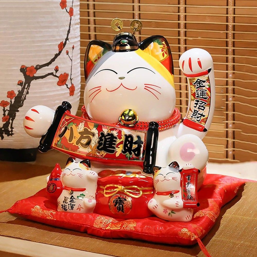 \【ふさわしい贈り物】人を招き入れるというそのイメージから、商売繁盛を願う商店や飲食店では今や定番のアイテムとなっている招き猫。開店祝いや開業祝いはもちろん、快気祝い、結婚祝い、誕生日プレゼント等、様々なお祝い事の贈り物として招き猫は最適なのです。 \【可愛い招き猫】満面の笑みのかわいらしい両手上げの招き猫の貯金箱です。片手上げの招き猫は右手がお金を招き、左手が人を招くので、両手上げの招き猫なら両方招ける。金運、仕事運、成功運などを上げてくれることでしょう。 \【貯金をして金運アップ】この金運アップのご利益を授けてくれる招き猫の貯金箱にお金を貯めれば、お金がお金を呼ぶように次々とあなたに思わぬお金が舞い込むことでしょう。風水では陶器は土、手に持つ金属製の鈴は金に属するので、金運がアップすることでしょう。 \【複数のサイズを使う】合理的なサイズの入り口は、それが紙幣やコインであるかどうかに関係なく、それが入れやすいです、異なるサイズでお金を節約するために疲れるされていない複数の仕様が用意されています。かわいいとラウンドデザイン、創造的な漫画の画像、愛すべき。 \【風水グッズのインテリアとして】猫は世界中で縁起物とされています。 お祝いや新年の飾りつけ、記念品、ギフト、アニマル好きの方へのプレゼントなどにおすすめです。貯金箱は上部にコインスロットが装備されています。 そしてその下に取り外し可能なゴム栓が含まれており、子供たちは簡単に貯金を回収することができました。 ご注文から30分以内は、理由の有無を問わず購入履歴からキャンセルすることが可能です。 なお、当店では、ご注文から30分以上過ぎた場合、お客様都合によるキャンセルは承っておりません。 あらかじめご了承ください。 ◇ 配送方法について ◇ ※ 発送後のキャンセル・送付先の変更はできません。 ※ 届かない場合や、転居による紛失に関しての補償は一切ありません。 ご注文前に、送付先に誤りがないか、部屋番号抜け等がないかを必ずご確認ください。 ※ 長期不在・表札がない・表札や郵便受けに書かれたお名前がご注文者のお名前と異なる場合、 お届けができず自動的に返送となる場合がございます。 返送された場合、返送・再配達にかかる送料はお客様負担となります。ご了承ください。 ◇ 注意事項 ◇ ※ ご利用のモニターによって、実物とすこし異なる色に表示される場合がございます。 ※ 全商品、北海道・沖縄・離島は別途 送料が掛かります。 ※ ラッピング対応しておりませんので、ご了承ください。 ※輸入品の為予告なくパッケージや仕様が多少変更される場合があります。 ご了承ください。 ※本商品は新品未使用品ですが、輸入品のため、汚れや傷・ムラがある場合がございます。ご了承ください。