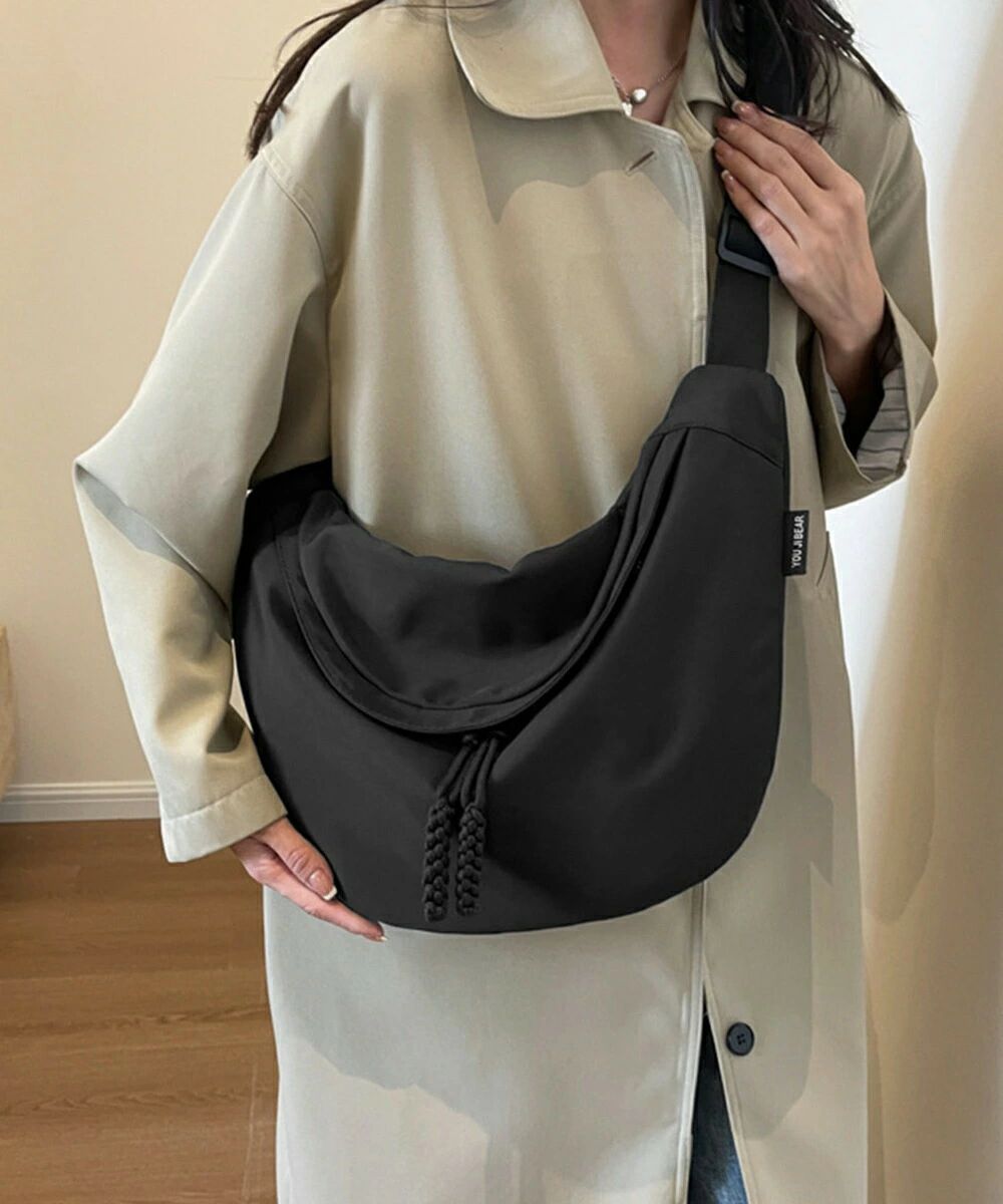 【15%offクーポン配布中！ ホーボーバッグ 三日月型ショルダーバッグ 軽量バッグ レディース 斜めがけバッグ 使いやすい 肩掛けカバン ユニセックス 軽いボディバッグ 大きめバッグ 男女兼用