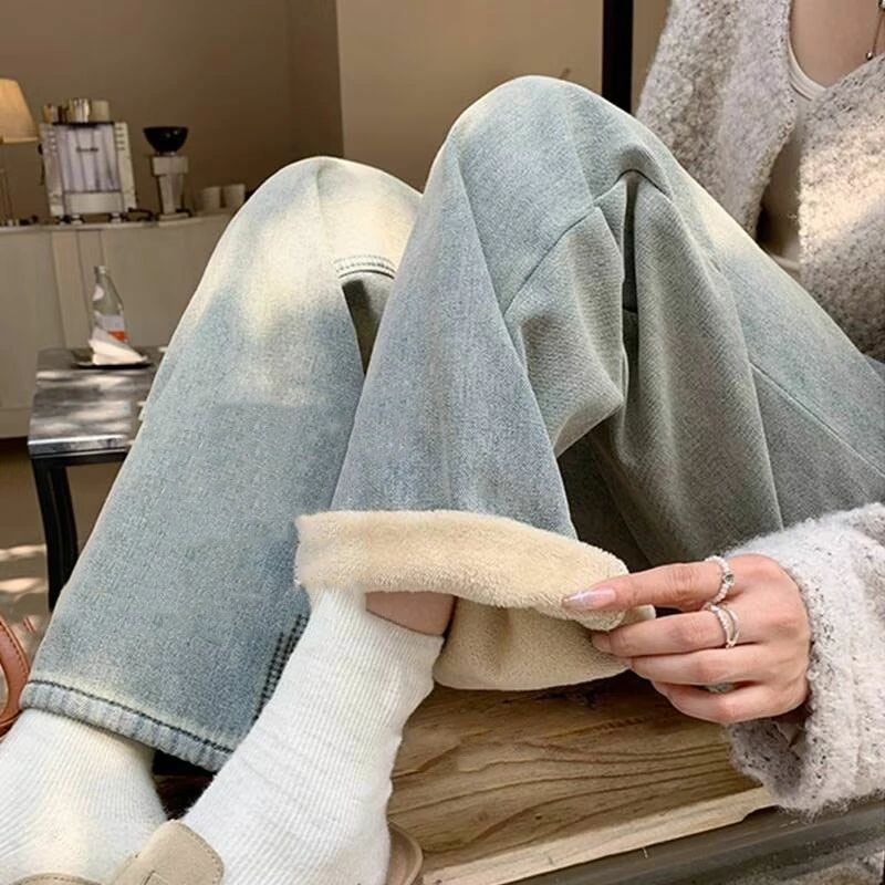 商品の説明 ストレッチ デニム 裏起毛パンツ スキニーパンツ パンツ デニムパン 細身 春秋冬 大きいサイズ ハイウエスト ジーパン あったかい ジーンズ ボトムス 美脚見せ 防寒 レディース 素材：コットン 色：写真色 【XS】ズボン丈:97CM ウエスト:62CM ヒップ:92CM 【S】 ズボン丈:98CM ウエスト:66CM ヒップ:96CM 【M】 ズボン丈:99CM ウエスト:70CM ヒップ:100CM 【L】 ズボン丈:100CM ウエスト:74CM ヒップ:104CM 【XL】ズボン丈:101CM ウエスト:78CM ヒップ:105CM 入荷時期により生地の色味、光沢感 など若干違いが出る場合も御座いますが、不良品とは異なりますので、予めご了承頂けますようお願い致します。サイズ詳細は平置きした状態でメジャー計測の為、若干の誤差(約1〜3cm誤差)がある場合がございます。 PC環境光の具合により、色や素材のイメージが写真と若干異なる場合がございます。モデル写真に使用されているアクセサリー小物は別途記載が無い限り付属いたしません。商品に不良があった場合は、商品到着から5日以内にご連絡いただければご返金交換対応させて頂きます。商品の説明 ストレッチ デニム 裏起毛パンツ スキニーパンツ パンツ デニムパン 細身 春秋冬 大きいサイズ ハイウエスト ジーパン あったかい ジーンズ ボトムス 美脚見せ 防寒 レディース 素材：コットン 色：写真色 【XS】ズボン丈:97CM ウエスト:62CM ヒップ:92CM 【S】 ズボン丈:98CM ウエスト:66CM ヒップ:96CM 【M】 ズボン丈:99CM ウエスト:70CM ヒップ:100CM 【L】 ズボン丈:100CM ウエスト:74CM ヒップ:104CM 【XL】ズボン丈:101CM ウエスト:78CM ヒップ:105CM 入荷時期により生地の色味、光沢感 など若干違いが出る場合も御座いますが、不良品とは異なりますので、予めご了承頂けますようお願い致します。サイズ詳細は平置きした状態でメジャー計測の為、若干の誤差(約1〜3cm誤差)がある場合がございます。 PC環境光の具合により、色や素材のイメージが写真と若干異なる場合がございます。モデル写真に使用されているアクセサリー小物は別途記載が無い限り付属いたしません。商品に不良があった場合は、商品到着から5日以内にご連絡いただければご返金交換対応させて頂きます。