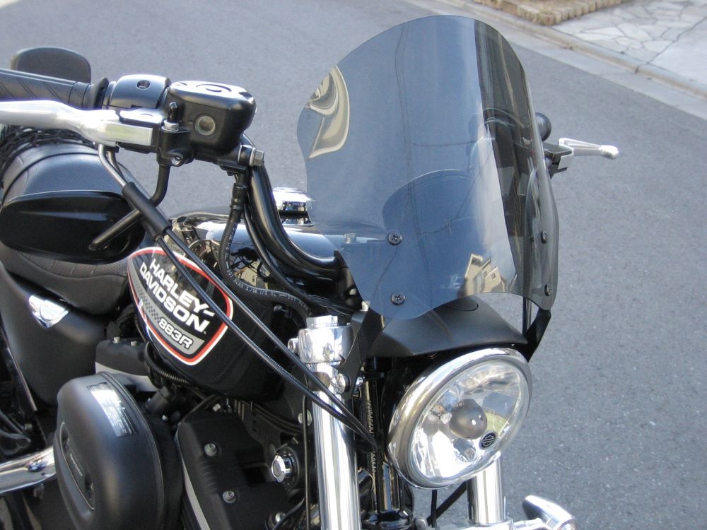 1年保証付 メンテナンスクロス付！HD ハーレー XL883R スポーツスター [WS-05] 取り付けバンド付 汎用ウインドスクリーン ミニカウル 風防 風除け クリア スモーク ウィンドスクリーン メーターバイザー ワールドウォーク