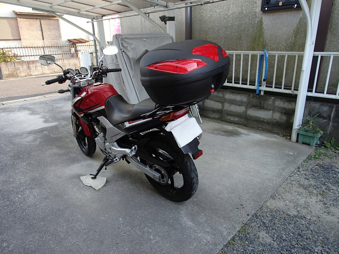 1年保証付 YBR250対応 リアボックス トップケース 汎用 フォーカラーレンズ リアボ...