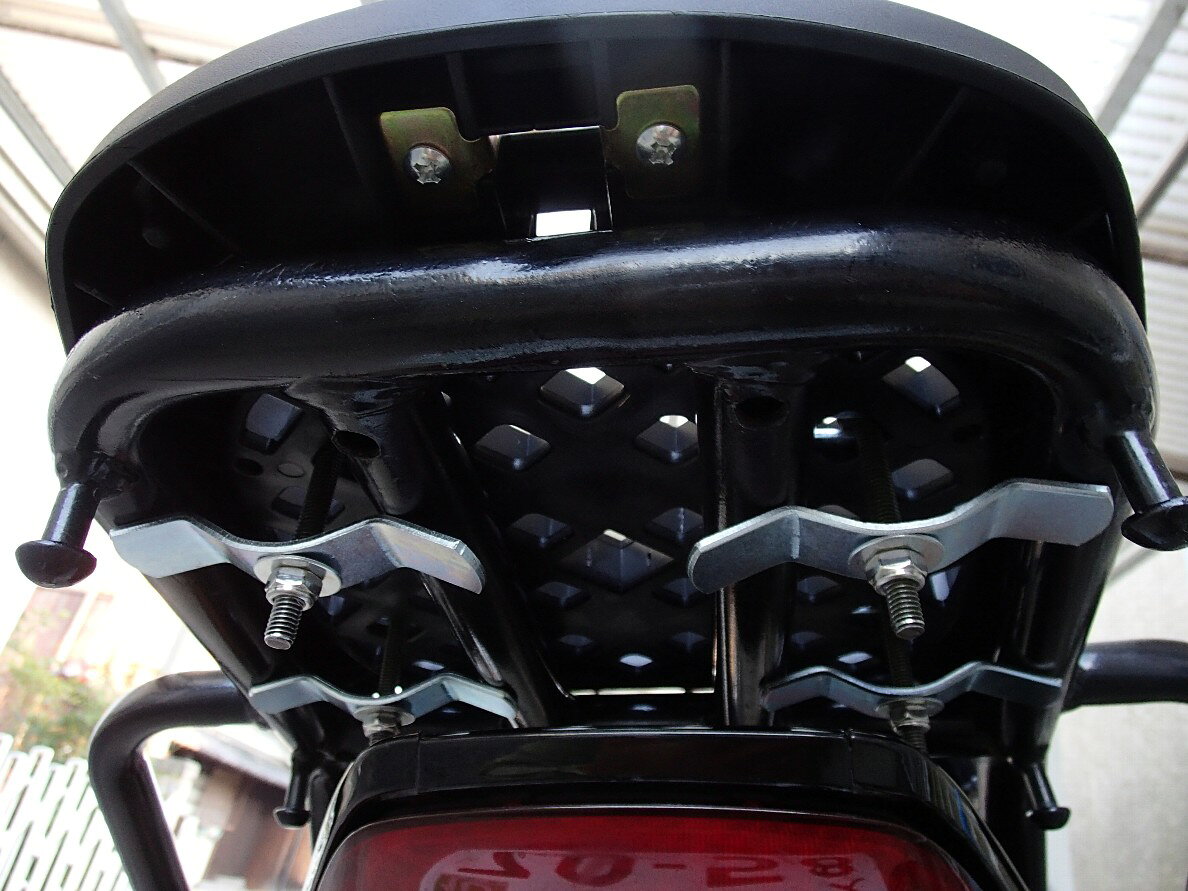 1年保証付 YBR250対応 リアボックス トップケース 汎用 フォーカラーレンズ リアボ...